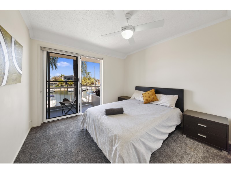 5/17 Canal Avenue, Runaway Bay QLD 4216