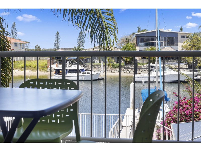 5/17 Canal Avenue, Runaway Bay QLD 4216
