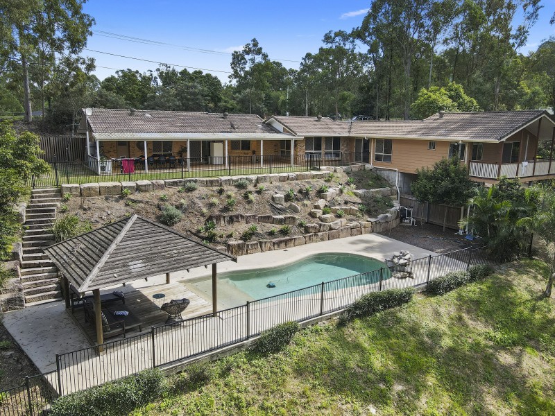 7 Drapers Road, Eatons Hill QLD 4037