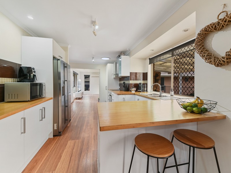 7 Drapers Road, Eatons Hill QLD 4037