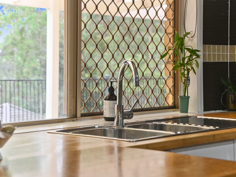 7 Drapers Road, Eatons Hill QLD 4037