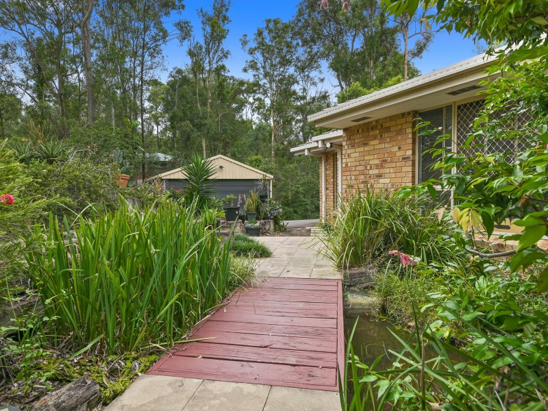 7 Drapers Road, Eatons Hill QLD 4037