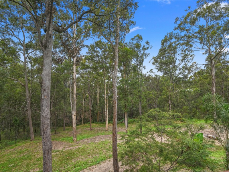 7 Drapers Road, Eatons Hill QLD 4037