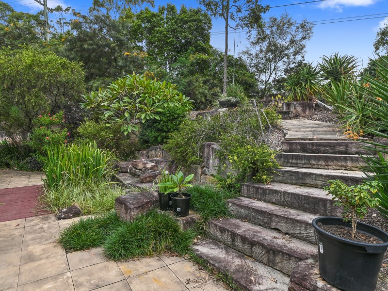 7 Drapers Road, Eatons Hill QLD 4037