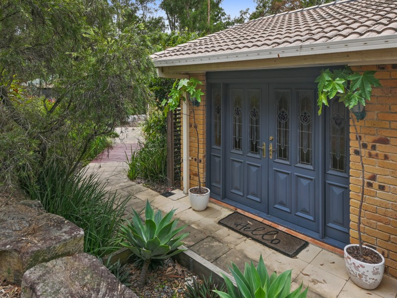 7 Drapers Road, Eatons Hill QLD 4037