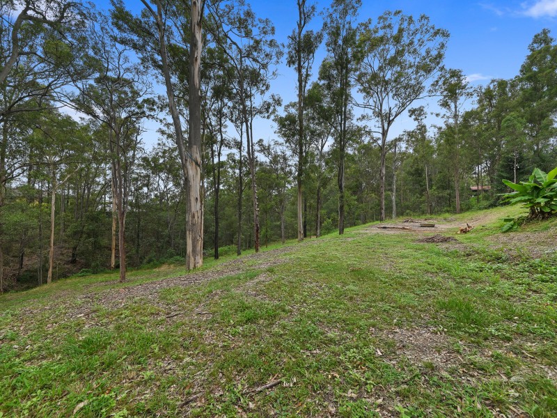 7 Drapers Road, Eatons Hill QLD 4037