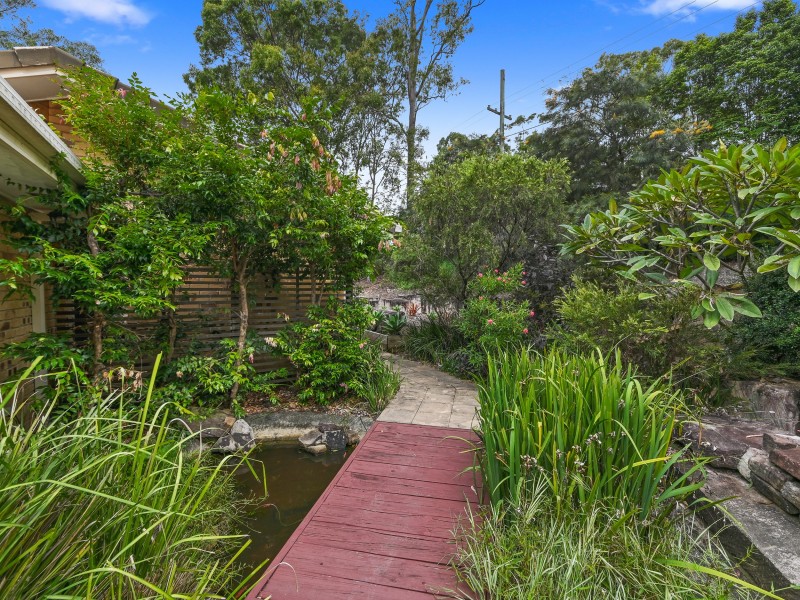 7 Drapers Road, Eatons Hill QLD 4037