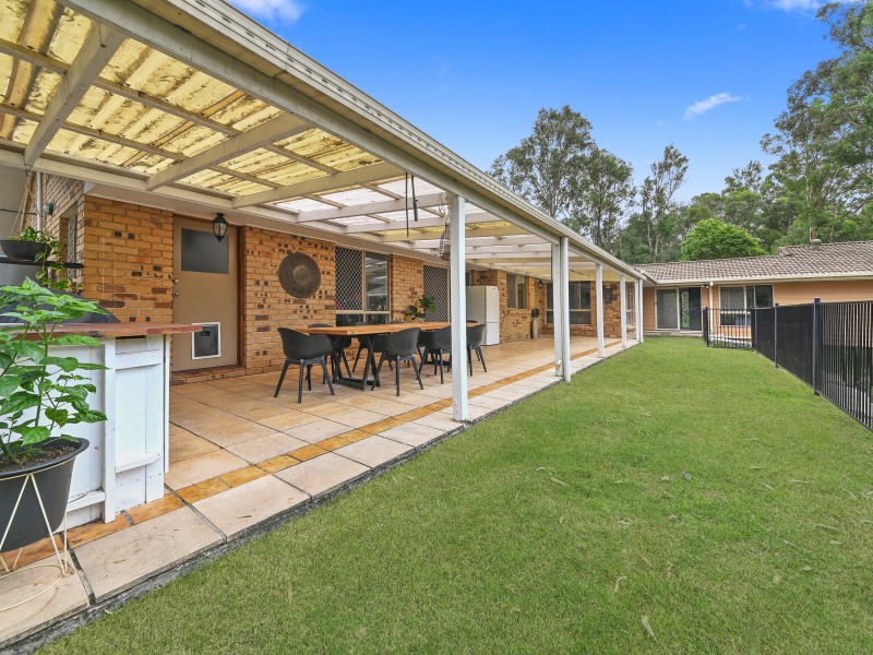 7 Drapers Road, Eatons Hill QLD 4037