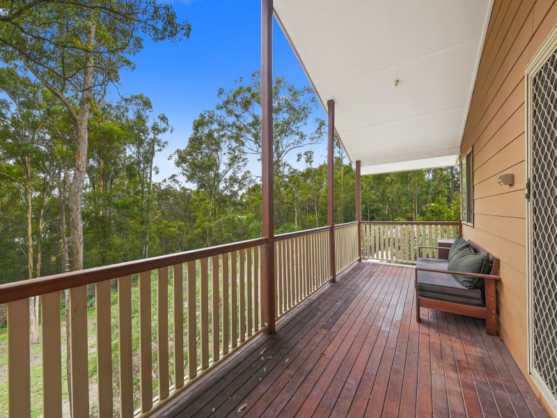 7 Drapers Road, Eatons Hill QLD 4037