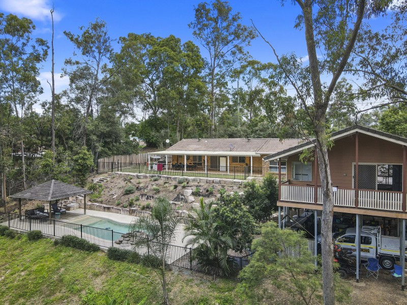 7 Drapers Road, Eatons Hill QLD 4037