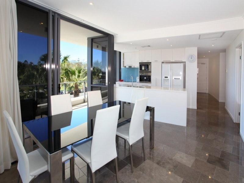 1/173 Old Burleigh Road, Broadbeach QLD 4218