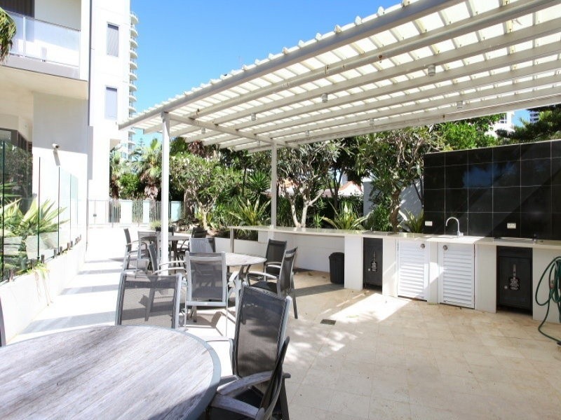 1/173 Old Burleigh Road, Broadbeach QLD 4218