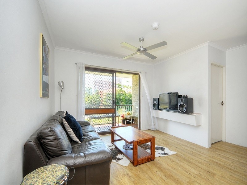 8/23 Coolangatta Road, Kirra QLD 4225