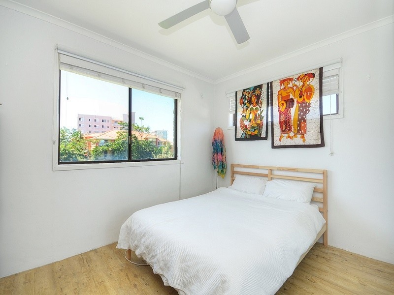 8/23 Coolangatta Road, Kirra QLD 4225