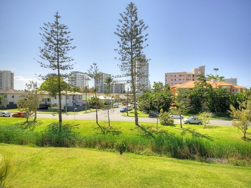 8/23 Coolangatta Road, Kirra QLD 4225