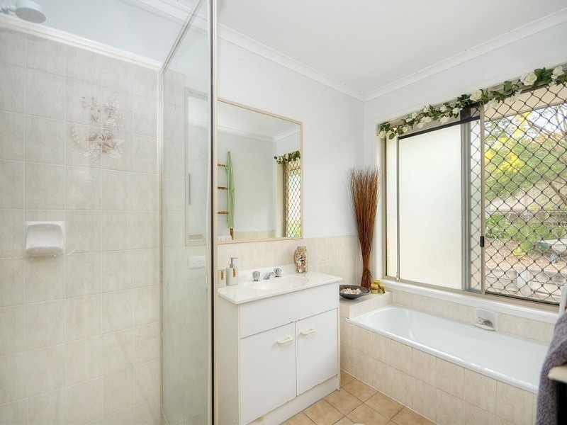 4 Batchworth Road, Molendinar QLD 4214
