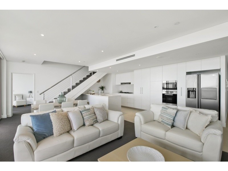 1102/2-8 Creek Street, Kirra QLD 4225
