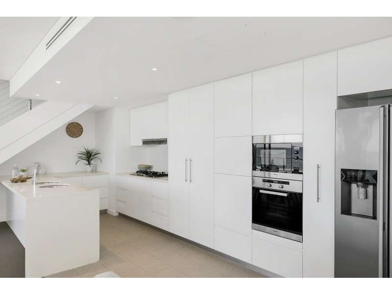 1102/2-8 Creek Street, Kirra QLD 4225
