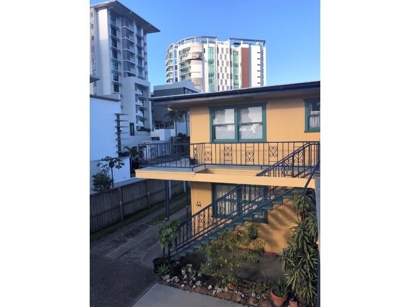 3/5 Haig Street, Kirra QLD 4225