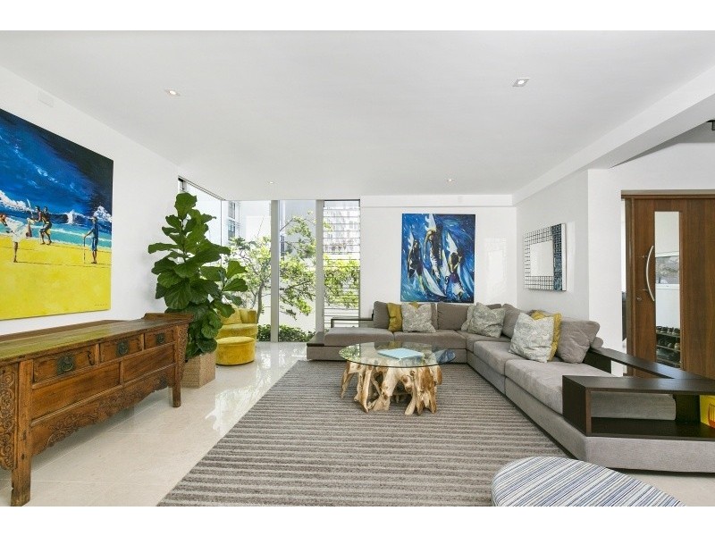 1 Haig Street, Kirra QLD 4225