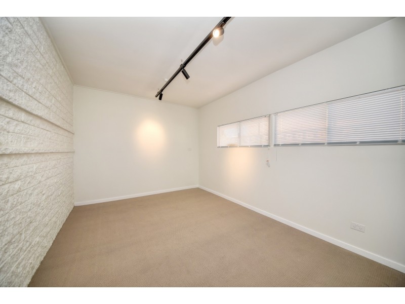 1/32 South Street, Coolangatta QLD 4225