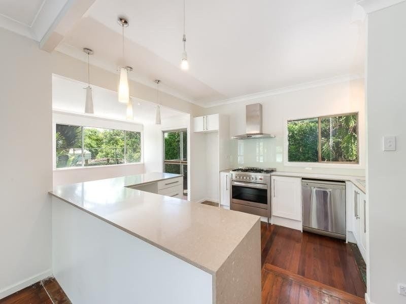 10 Melinda Street, Southport QLD 4215