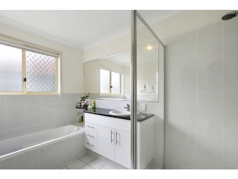 4 Wharton Street, Varsity Lakes QLD 4227