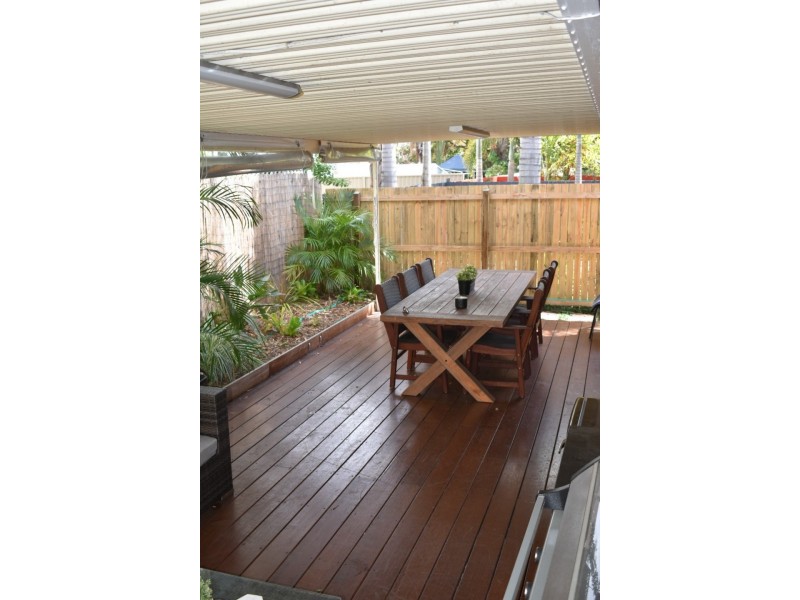 2/108 Nobby Parade, Miami QLD 4220