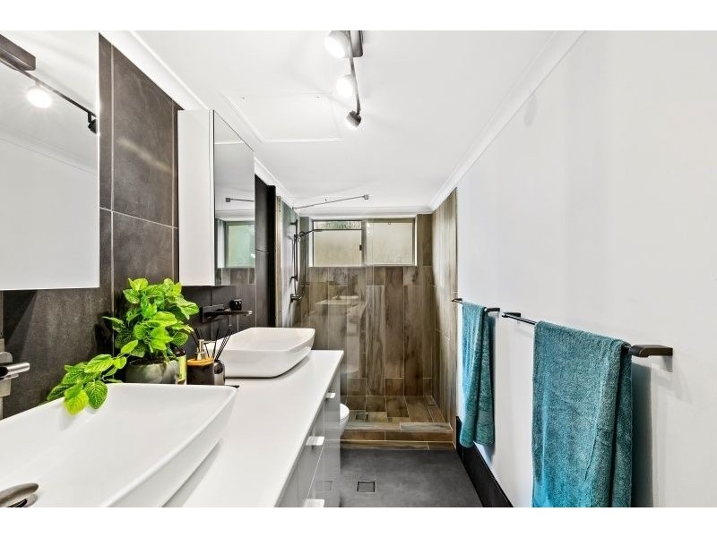 3/4 Rolan Court, Palm Beach QLD 4221