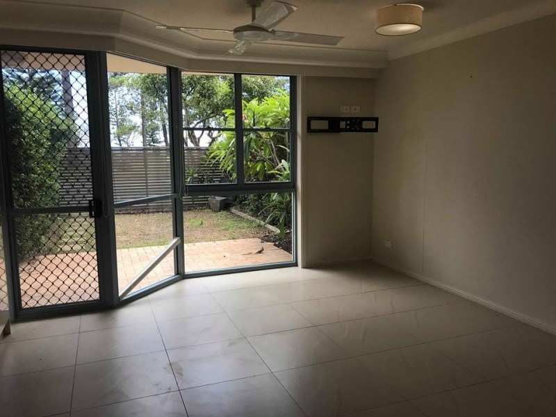 3/4 Rolan Court, Palm Beach QLD 4221