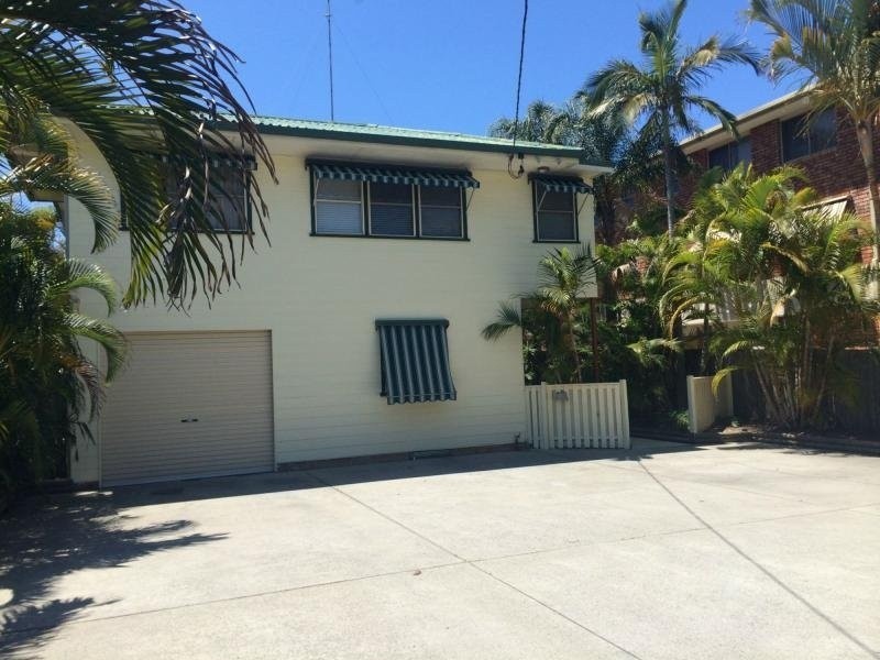 2/133 Golden Four Drive, Bilinga QLD 4225