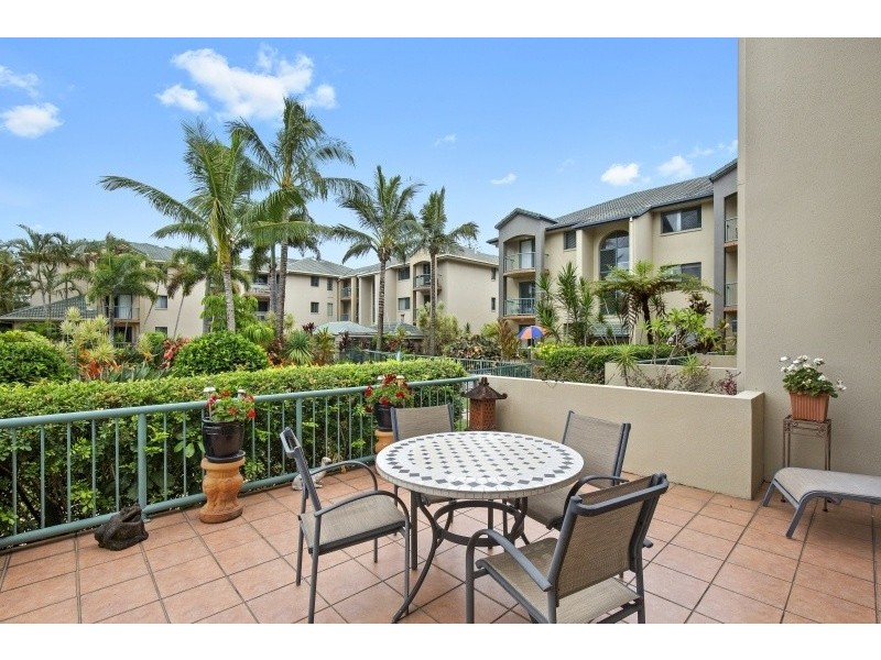 1/143 Golden Four Drive, Bilinga QLD 4225
