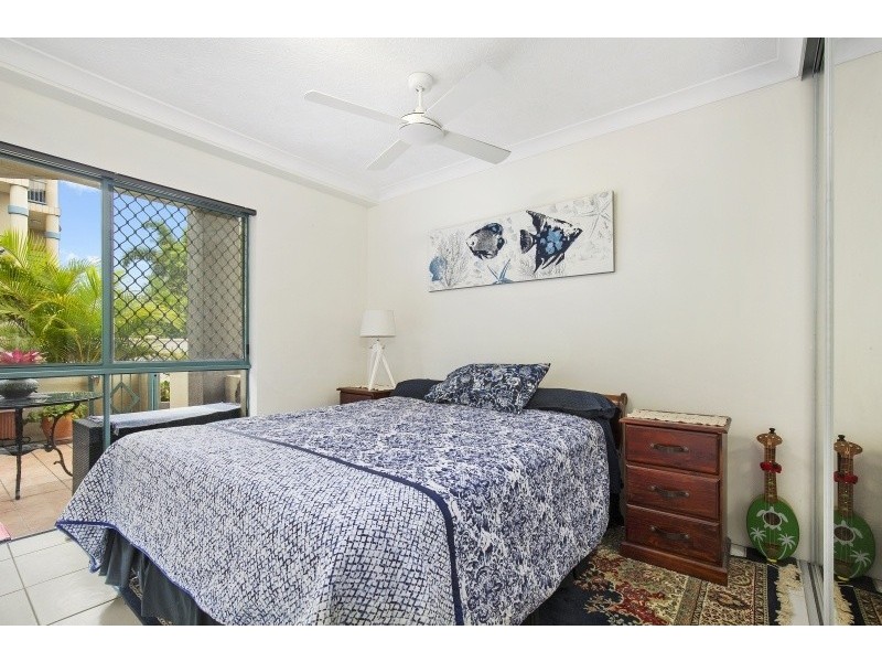 1/143 Golden Four Drive, Bilinga QLD 4225