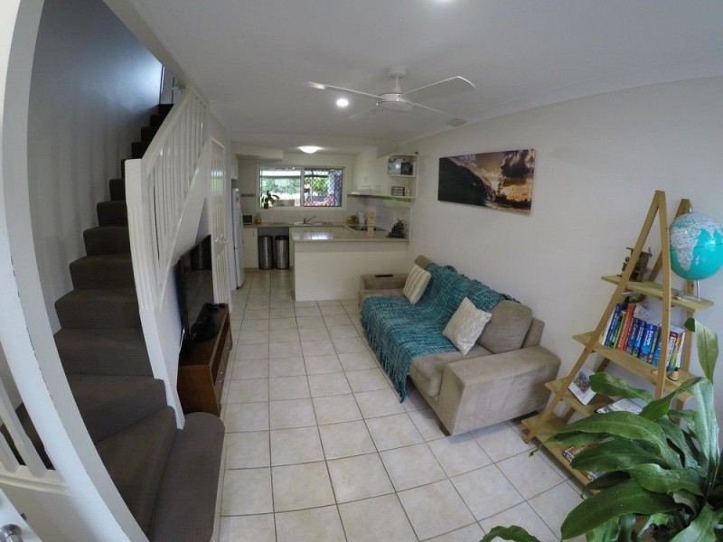 1/9-11 Churchill Street, Kirra QLD 4225