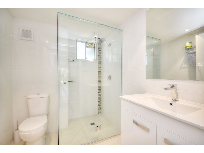 1/32 South Street, Kirra QLD 4225