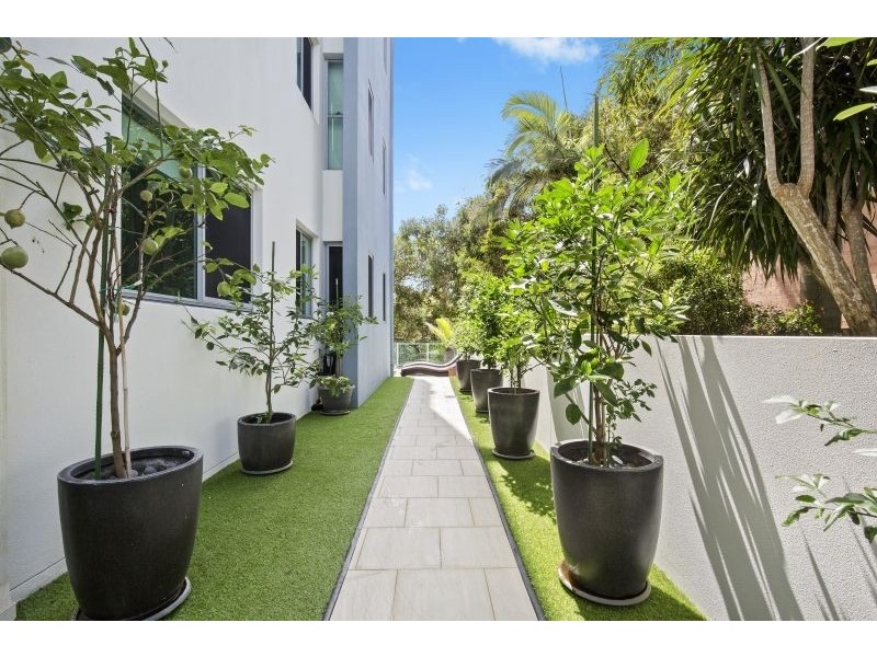 2/9 South Street, Kirra QLD 4225