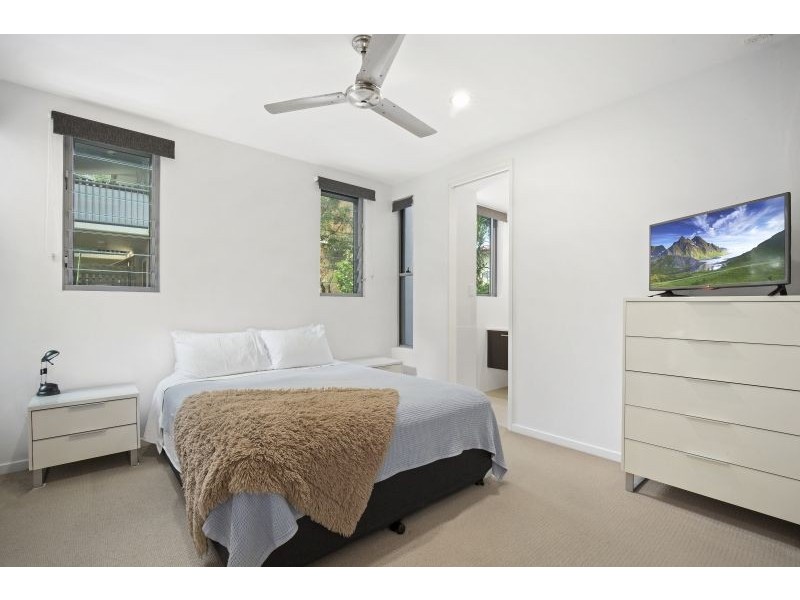 2/9 South Street, Kirra QLD 4225