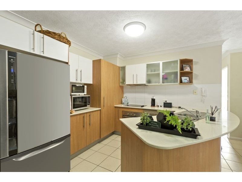 2/66 Mclean Street, Coolangatta QLD 4225