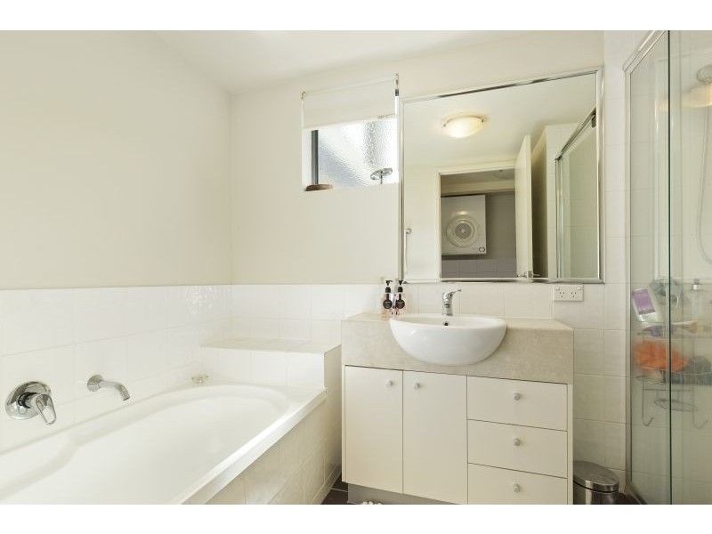 2/66 Mclean Street, Coolangatta QLD 4225