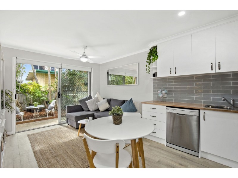 2/20 Sarawak Avenue, Palm Beach QLD 4221