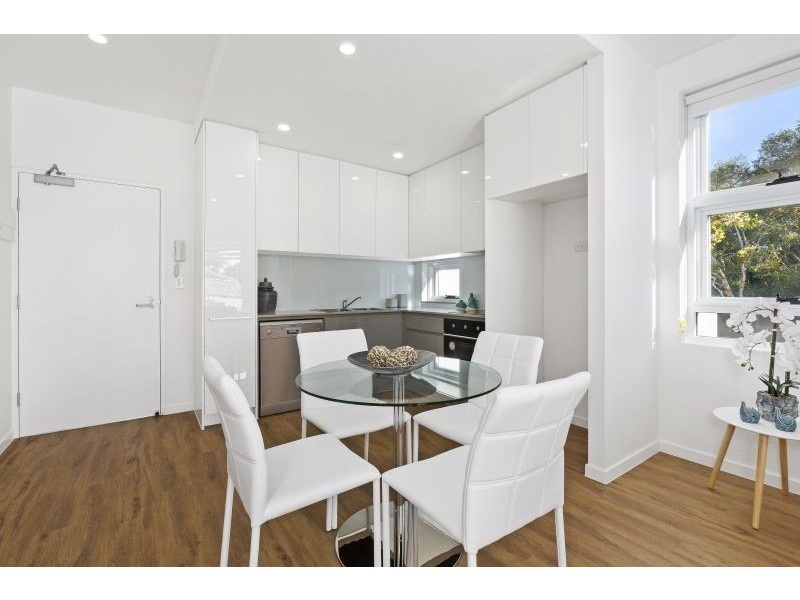 402/19 Winston Street, Kirra QLD 4225