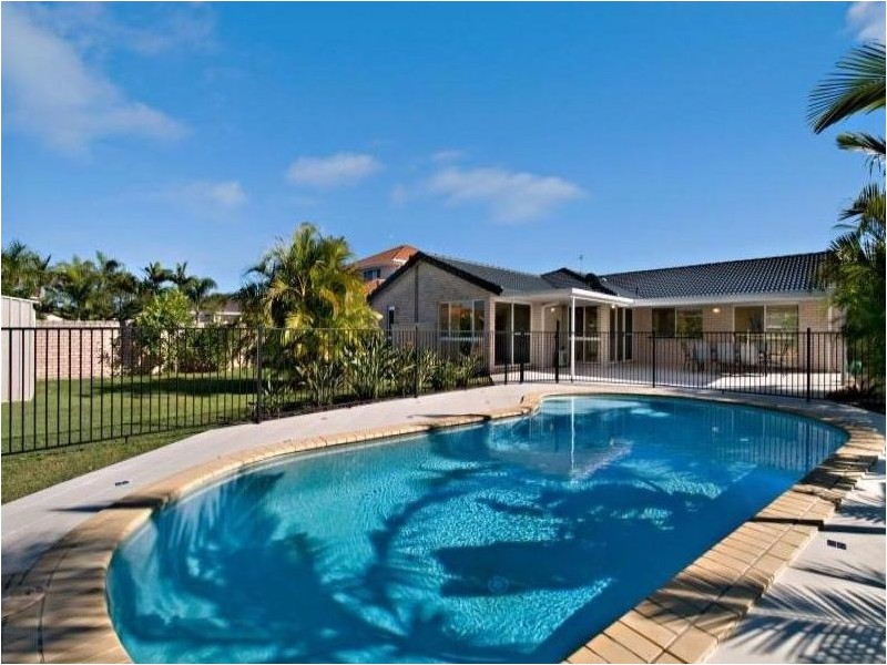 148 Santa Cruz Boulevard, Clear Island Waters QLD 4226