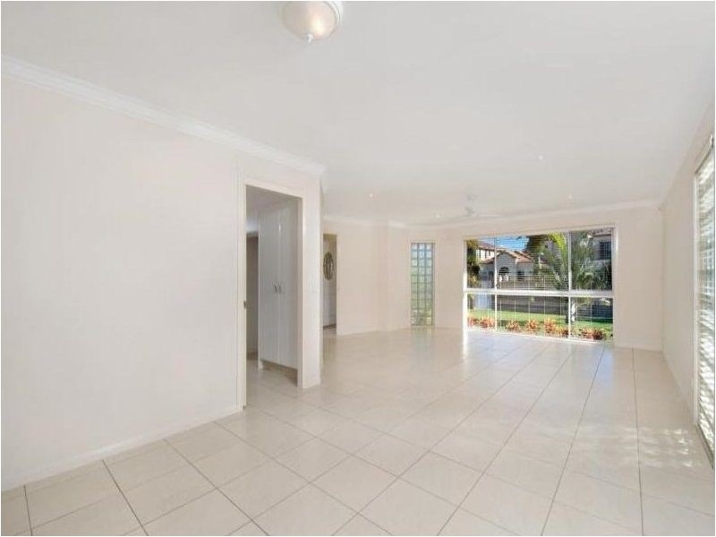 148 Santa Cruz Boulevard, Clear Island Waters QLD 4226