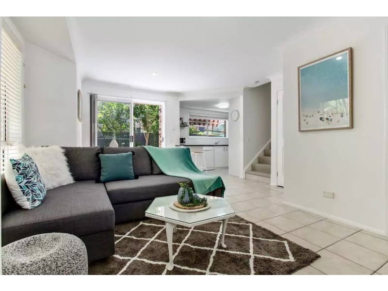 4/9-11 Churchill Street, Kirra QLD 4225