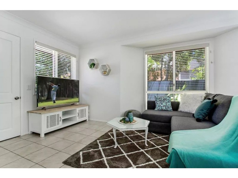 4/9-11 Churchill Street, Kirra QLD 4225