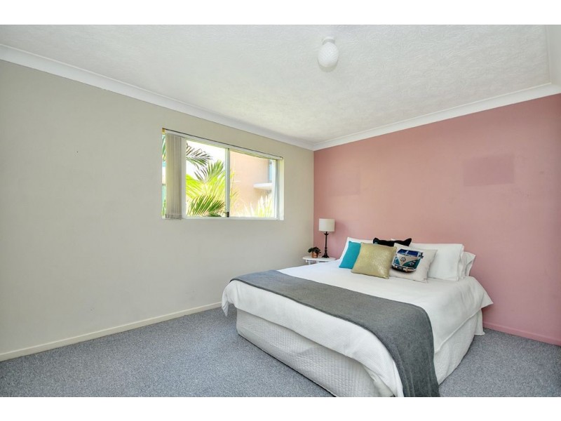 4/241 Golden Four Drive, Bilinga QLD 4225