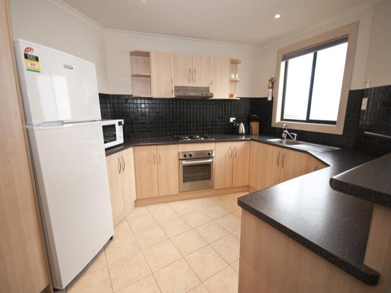 2 Hughes Avenue, Moonta Bay SA 5558