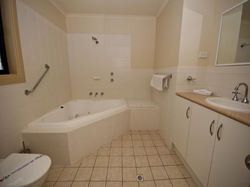 2 Hughes Avenue, Moonta Bay SA 5558