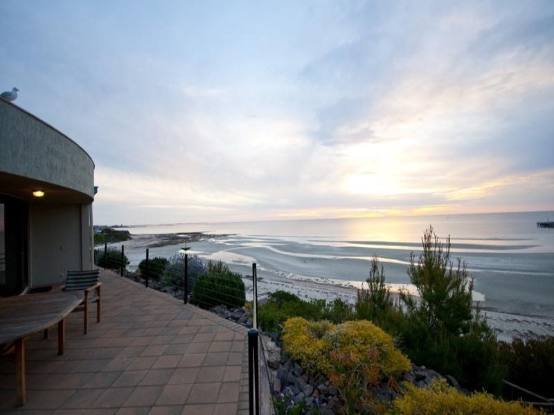 2 Hughes Avenue, Moonta Bay SA 5558