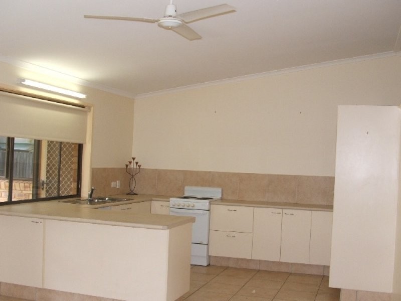 2/10 Cribb Street, Landsborough QLD 4550